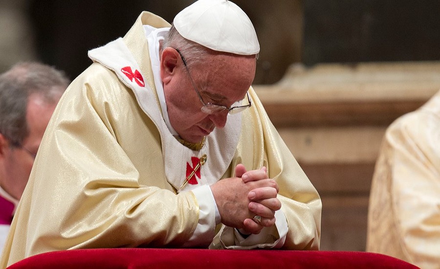 POPE PRAYING